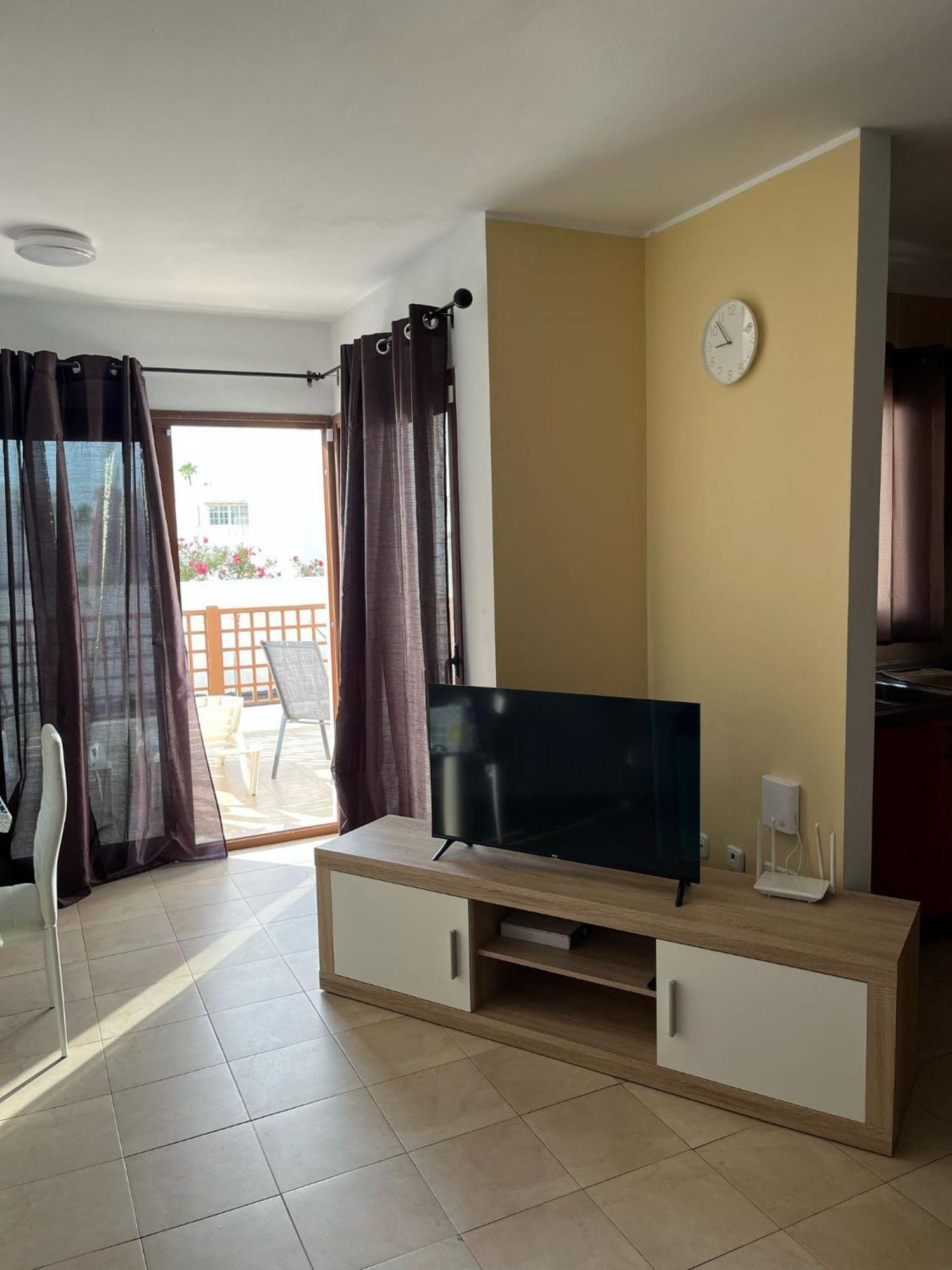 Villa Casa Kari- Happier Than Ever Tias